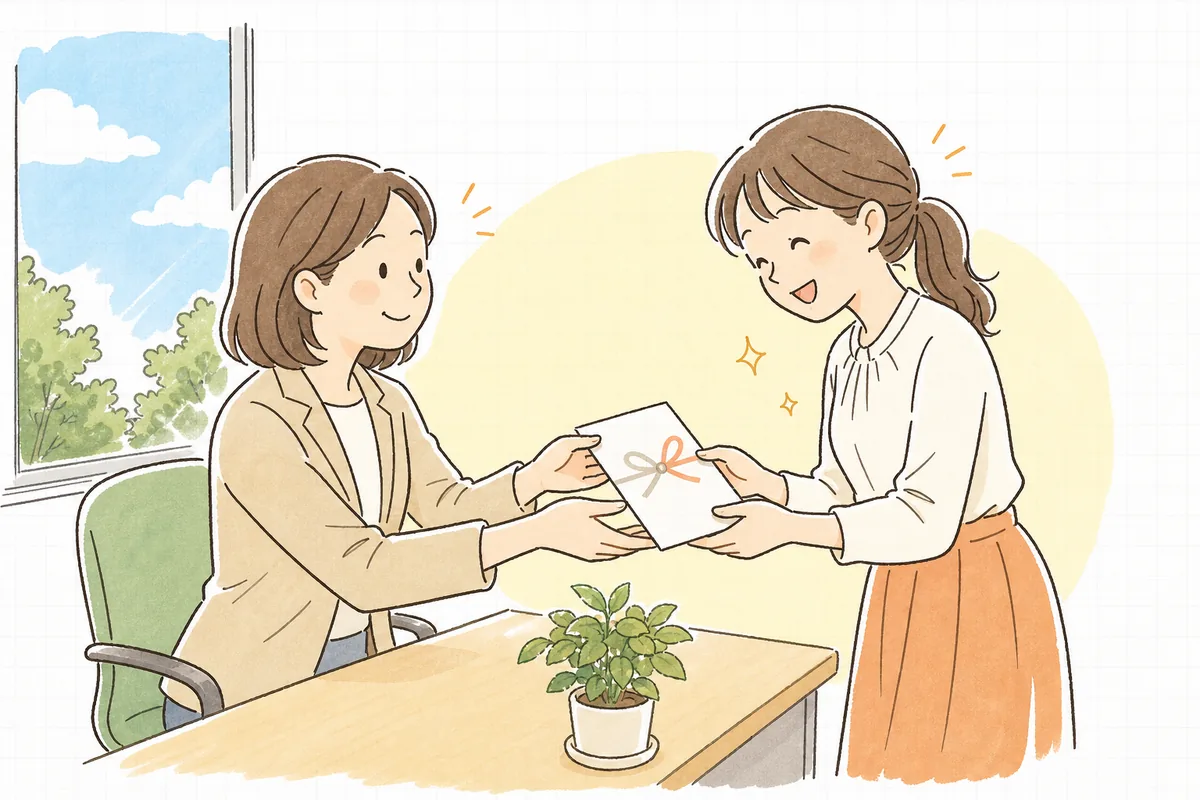 完成した慶弔見舞金規程をもとに、労務担当者が出産の報告に来た社員へ笑顔でお祝いを手渡している明るい事務所の場面